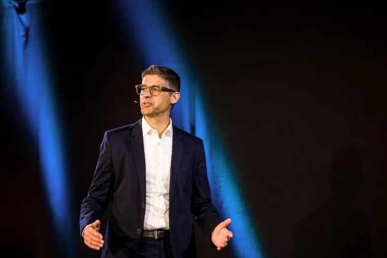 Bild: Michael Böhm erfolgreich beim Internationalen Speaker Slam