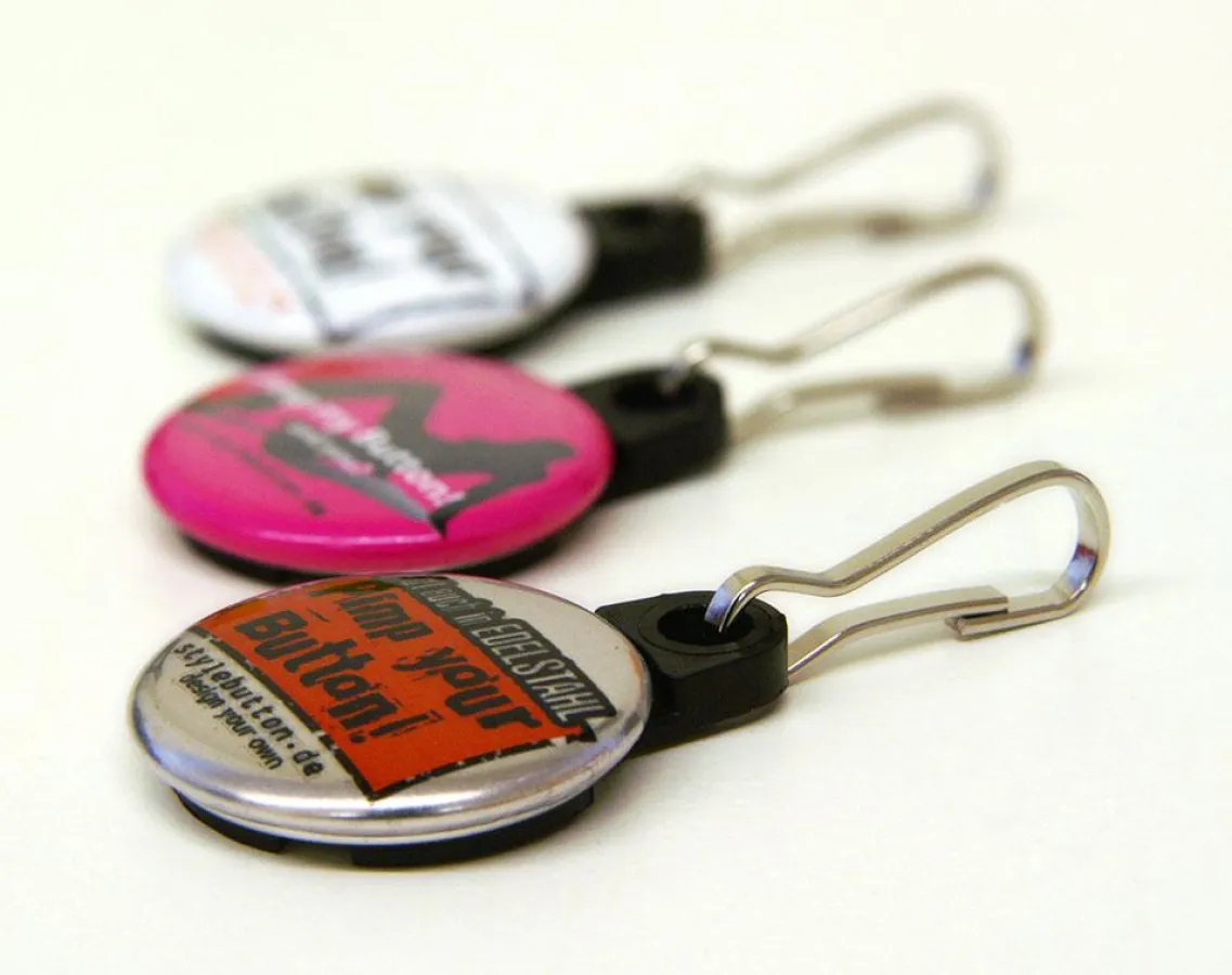 Anhänglich - kleine Buttons als Schlüsselanhänger