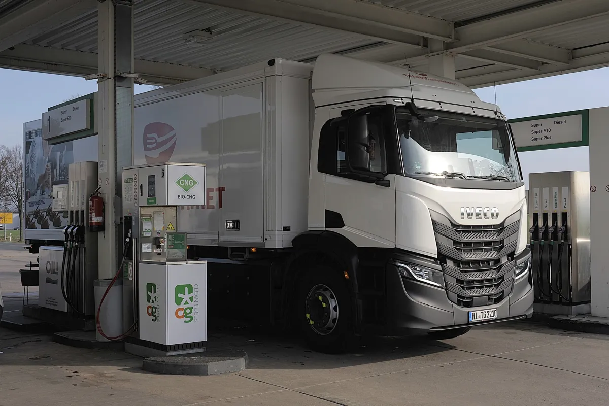 Bundesweites Tankstellennetz für Bio-CNG ermöglicht wirtschaftlichen Einsatz schwerer Lkw (© OG Clean Fuels/vo)
