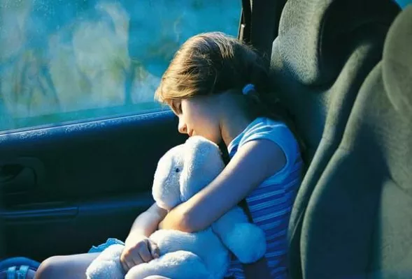 Bild: Sonnenschutzfolie für Ihre Kinder auf dem Rücksitz