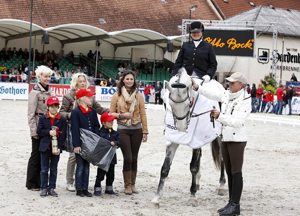 Hoch zu Ross: Elke Philipp sichert sich mit Rousseau G den ersten Platz im Grad Ia.