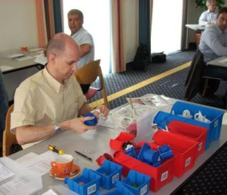 Bild: "Fabrik im Seminarraum" (FiS) im Praxistest bei Training aktuell