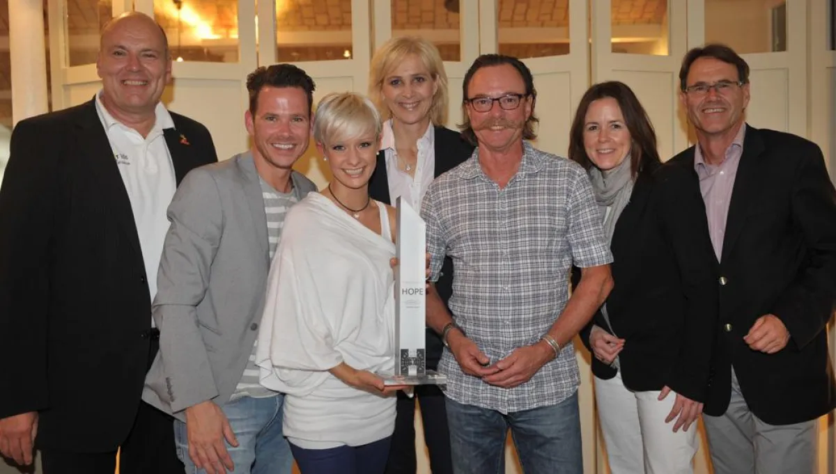 Jens Dagné mit den Hauptsponsoren Martin Scholz, Christin Stark, Claudia Kohde-Kilsch, Bernd Schedwi