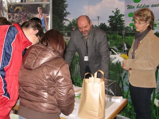 Bild: Thüringer GaLaBau-Betrieb unterstützt Nachwuchswerbung beim 13. Saalfelder Berufsinformationsmarkt