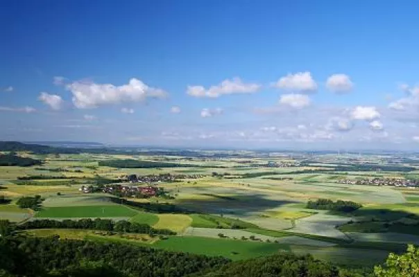 Bild: Der Steigerwald Panoramaweg: In neun Etappen von der Kurstadt Bad Windsheim zum Weltkulturerbe Bamberg