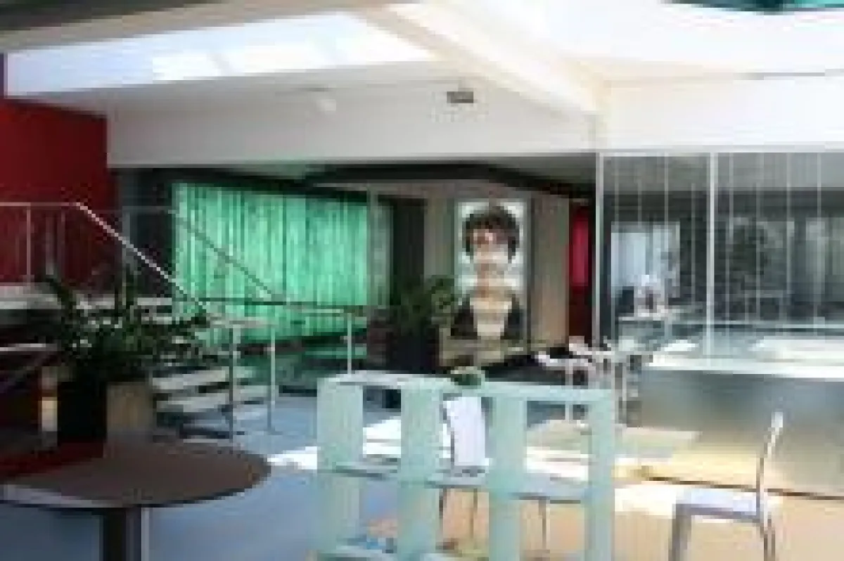 Glaslösungen für Wohnzimmer, Büro, Küche und Bad – der Showroom von Glas Trösch