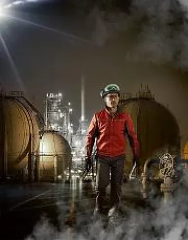 DuPont präsentiert eine neue Generation des Multischutzes: Nomex® MHP Bild: DuPont präsentiert eine neue Generation des Multischutzes: Nomex® MHP