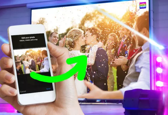Bild: Hochzeitsspiele mit der interaktiven Selfiewall - Handyfotos der Hochzeitsfeier live auf der Beamerl
