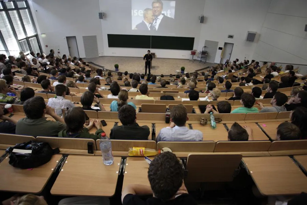 Über 300 Studierende finden im Audimax ihren Platz.