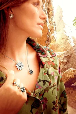 Bild: mit FLOWER POWER in die kommende Saison