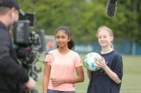 "Fußball für Freundschaft" startet Sportkommentator-Wettbewerb / Kinder aus aller Welt sind eingeladen Bild: "Fußball für Freundschaft" startet Sportkommentator-Wettbewerb / Kinder aus aller Welt sind eingeladen