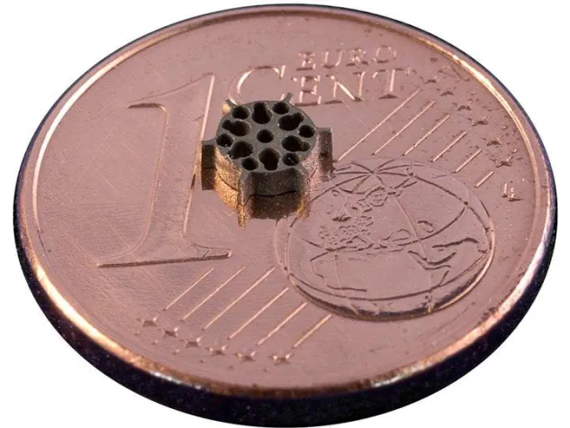 Mikro-Wasserstrahlschneiden – Neue Wasserstrahlschneidtechnik Bild: Mikro-Wasserstrahlschneiden – Neue Wasserstrahlschneidtechnik