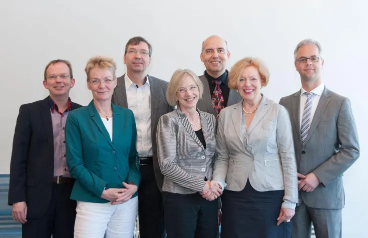 Pflegestudium: Theorie und Praxis optimal kombiniert Bild: Pflegestudium: Theorie und Praxis optimal kombiniert