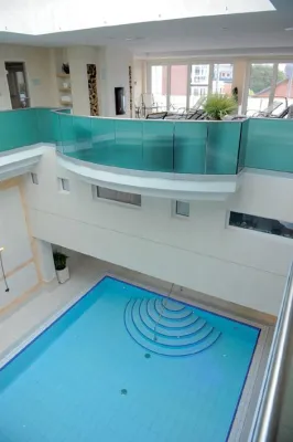 Baden im Bankettsaal in Cuxhaven Bild: Baden im Bankettsaal in Cuxhaven