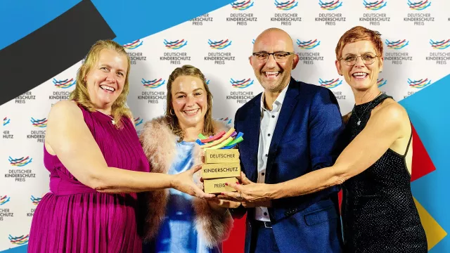 Bild: Deutscher Kinderschutzpreis in Gedenken an Anna Pallas und Reinhard Gesse an theaterpädagogische werkstatt