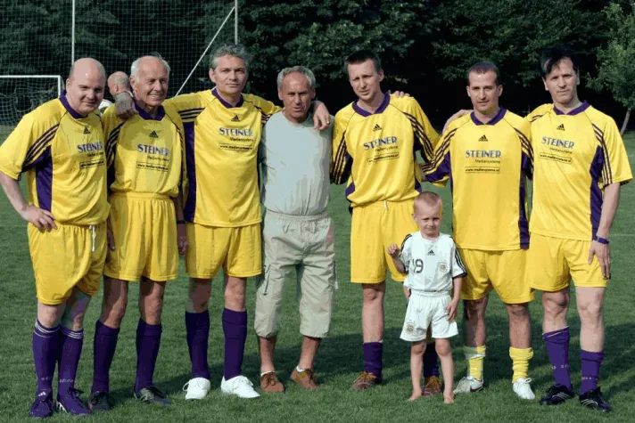 Bild: Lokomotive Hörndlwald und der Verein Integrationshaus veranstalten Promimatch