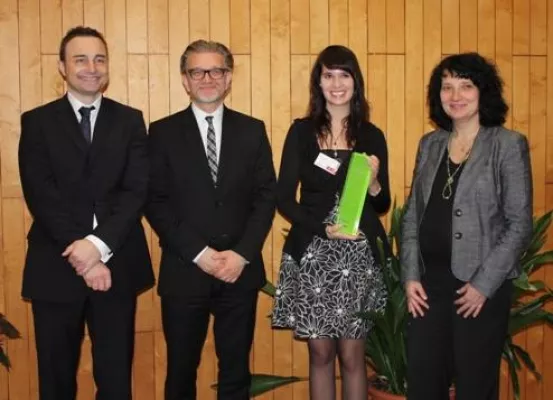 Bild: „AutoVision-Absolventen-Award 2010“ für außergewöhnliches Engagement an Nina Nolte vergeben