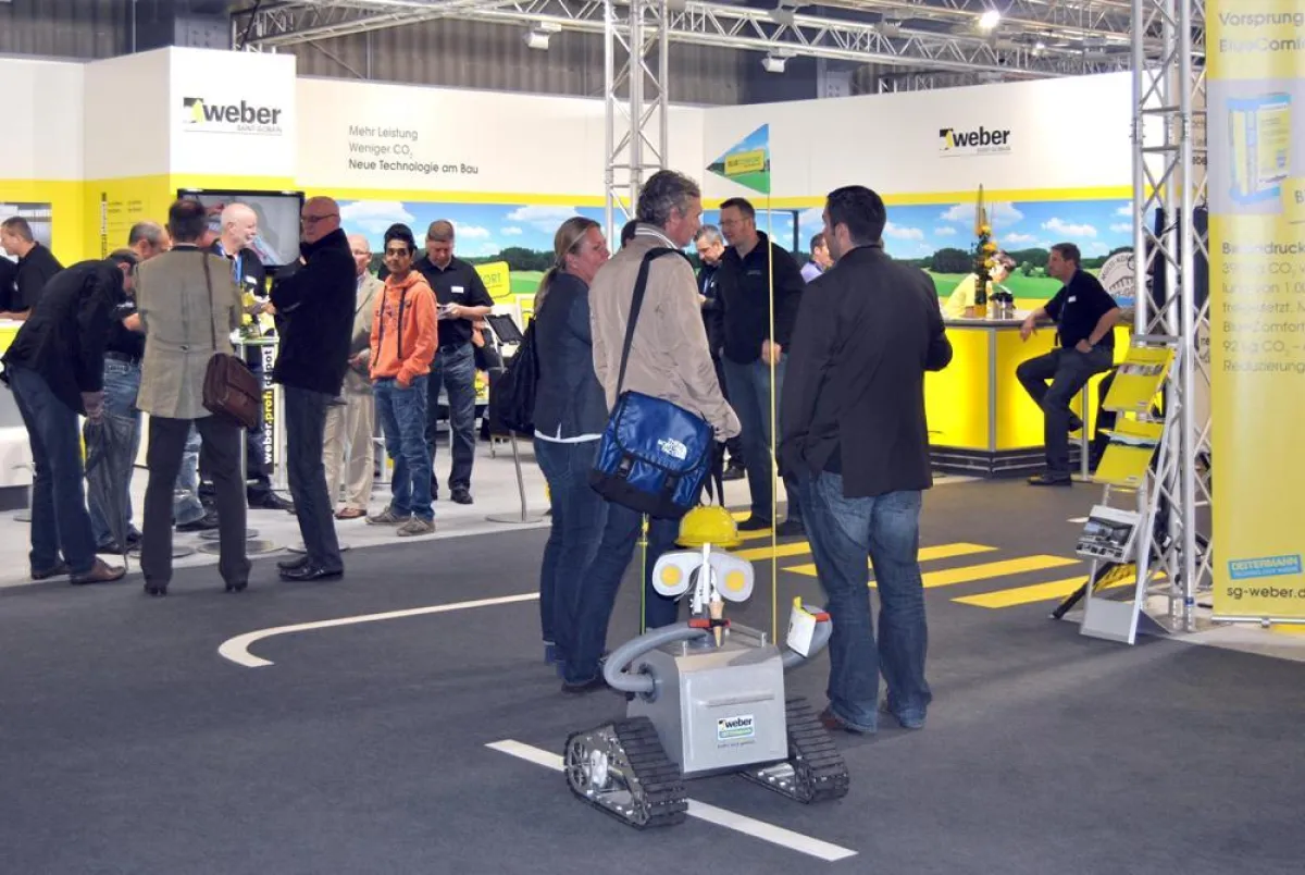 Die neue BlueComfort-Technologie und der Fließspachtel weber.floor 4032 gehörten zu den Highlights am EPF-Messestand von Saint-Gob