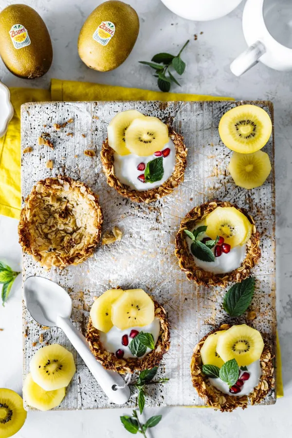 Zespri Kiwi Granola Cups. Zespri / Tina Bumann