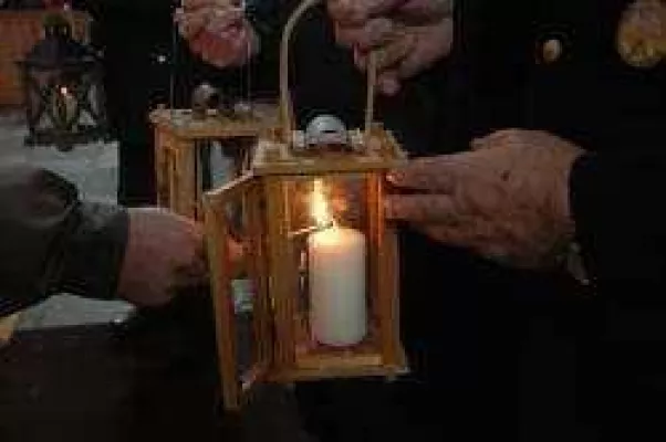 Bild: Weihnachtsbrauch Friedenslicht 2010 - Ein kleines Licht mit großer Symbolkraft