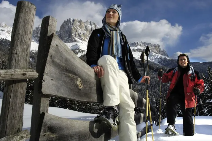 Bild: Tradition und Innovation – Schneeschuhwandern in den Dolomiten