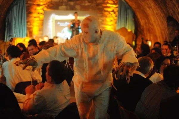 Erstmals Silvester-Dinner im Oppenheimer Untergrund Bild: Erstmals Silvester-Dinner im Oppenheimer Untergrund