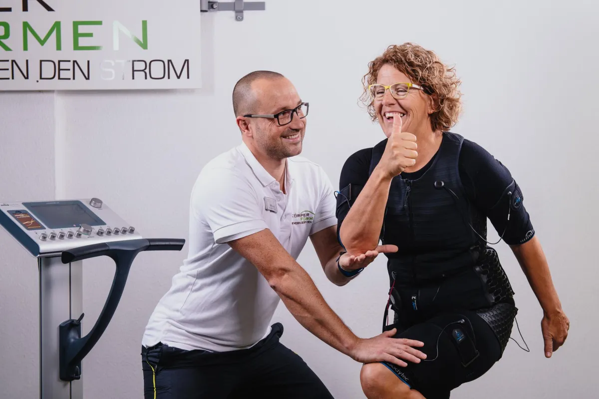 Neujahrsvorsätze aktiv umsetzen mit EMS Training bei Körperformen.