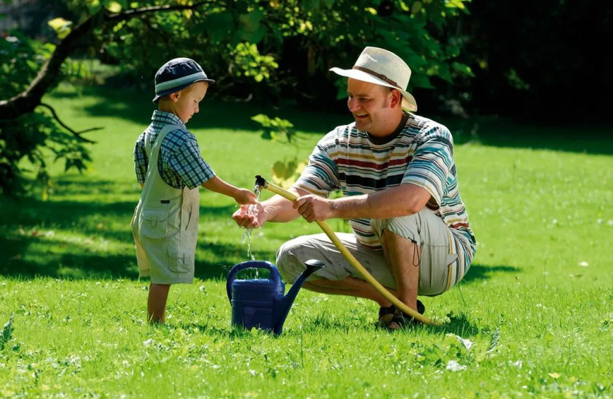 Preis- und umweltbewusst: Regenwassernutzung direkt aus dem unterirdischen Tank. Foto: Otto Graf GmbH/Immowelt.de