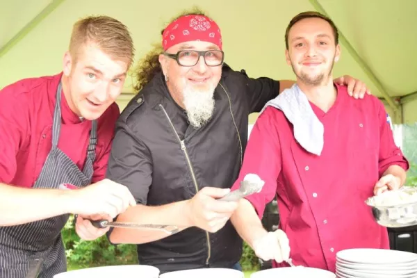 Bild: Hennsler, Lichter & Co. auf dem Hofgut Dagobertshausen