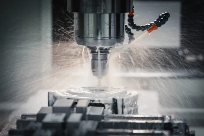 Bild: Absolute Präzision beim CNC-Fräsen dank Vakuum / Lorenz Hoffmann GmbH