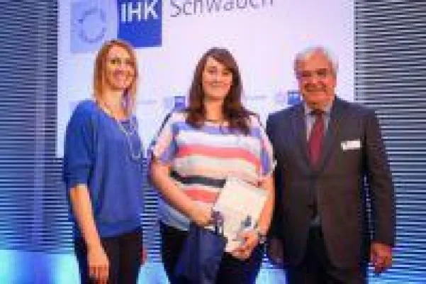 WEKA MEDIA hat die jahrgangsbeste Medienkauffrau aus der Region Bild: WEKA MEDIA hat die jahrgangsbeste Medienkauffrau aus der Region