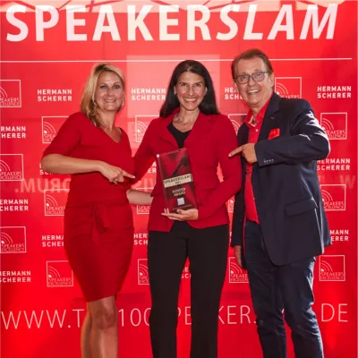 Bild: Amina Meineker gewinnt den Speakers Excellence Slam 2021