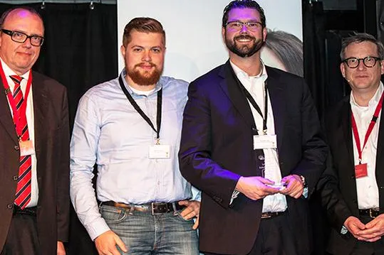 Bild: Krönung einer erfolgreichen Zusammenarbeit: Swyx Award 2015 für Frings Informatic
