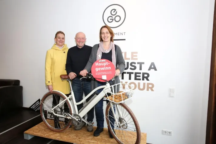 Bild: Tollwood bewegt: Münchnerin gewinnt E-Bike von EGO Movement