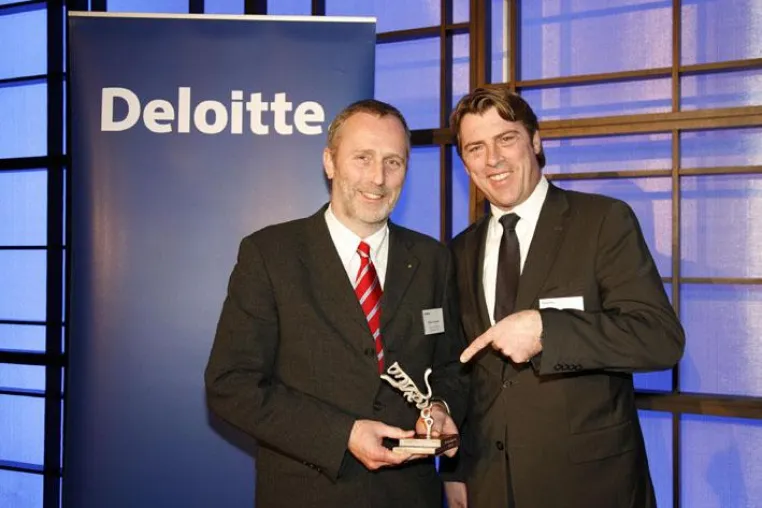 „Erfolgreich in stürmischen Zeiten“ - Hardy Schmitz mit dem „Axia-Award 2009“ ausgezeichnet Bild: „Erfolgreich in stürmischen Zeiten“ - Hardy Schmitz mit dem „Axia-Award 2009“ ausgezeichnet
