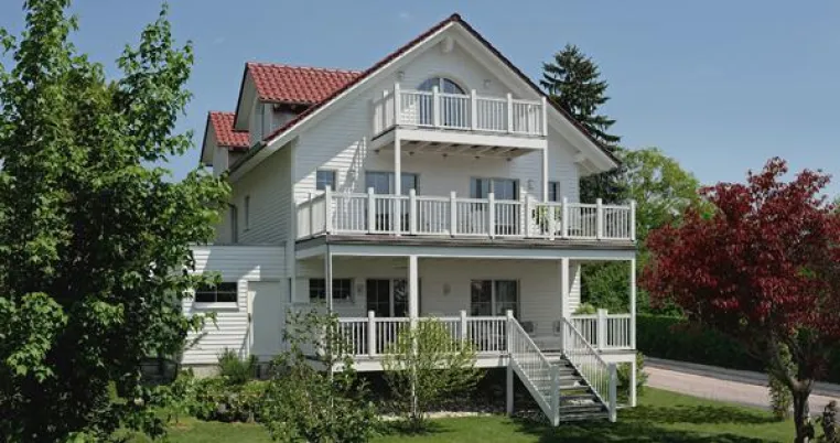 Bild: Ökohaus in amerikanischer Holzbauarchitektur