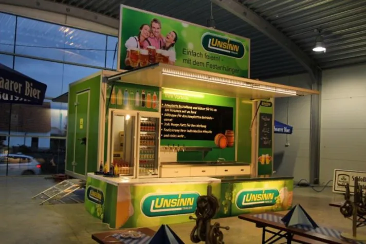 Festanhänger: einfach abhängen und losfeiern Bild: Festanhänger: einfach abhängen und losfeiern