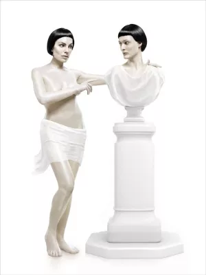 Bild: Michael Najjars Arbeiten zu Reminiscence in der White Square Gallery Las Vegas