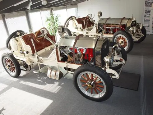 Bild: Historische Hubraumgiganten