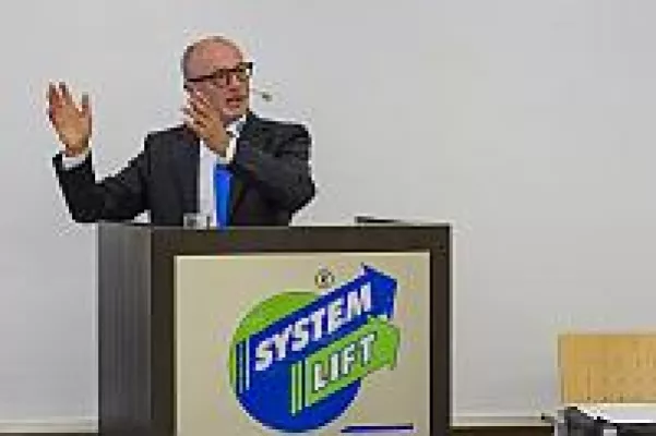 Bild: Durch hohe Qualitätsstandards beständig erfolgreich beim Verleih von Arbeitsbühne und Stapler