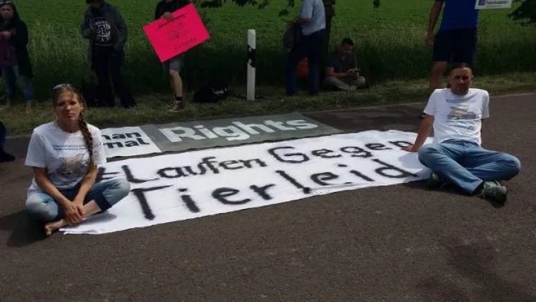 Bild: Tierschutzpartei: Hilfsgüter für Menschen und Tiere