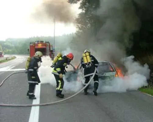 PKW am Freitag den 13. ausgebrannt Bild: PKW am Freitag den 13. ausgebrannt
