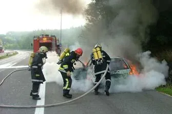 Bild: PKW am Freitag den 13. ausgebrannt