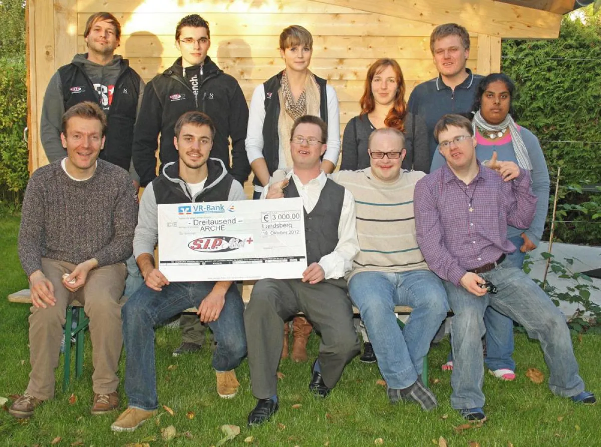 Stehend von links:  Tobias Hümmler (SIP), Mario Rill (SIP), Julia Reif (SIP), Julia Voggenreiter