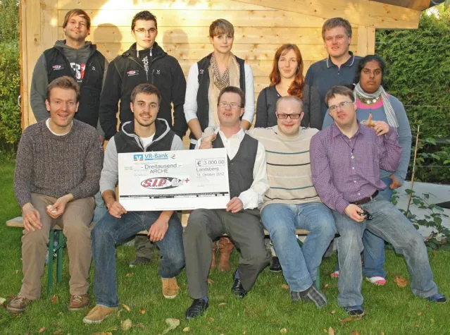 Bild: SIP Scootershop spendet 3000 € an die ARCHE Landsberg