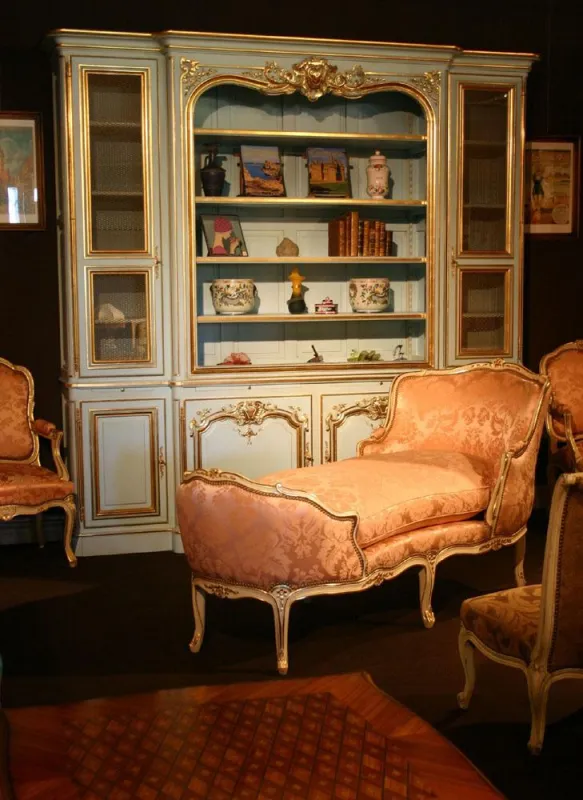 Unter Einhaltung traditioneller Herstellungsverfahren fertigt die Kunsttischlerei Ateliers Allot Frères Unikate im Stil Ludwig XIV bis Louis-Philippe.