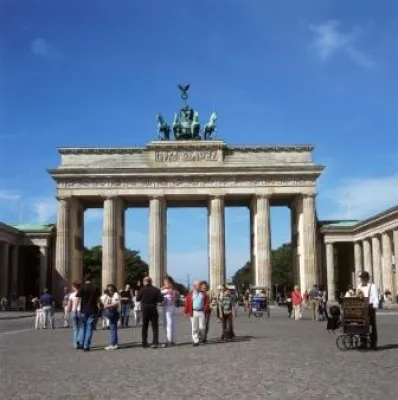 Bild: INTERCONTACT bringt Schüler- und Jugendgruppen nach Berlin