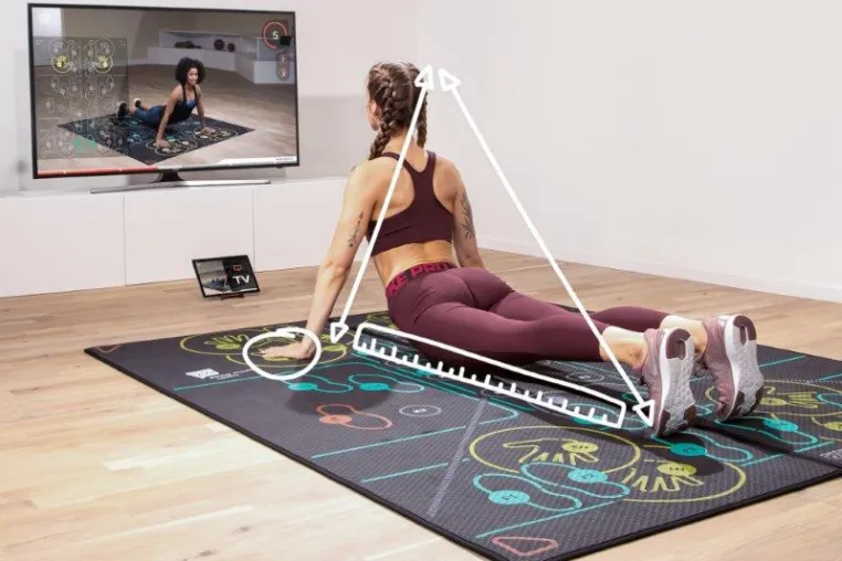 Bild: Erstes digitales Personal Training steigert Effizienz und korrekte Ausführung durch Bildschirmanimation