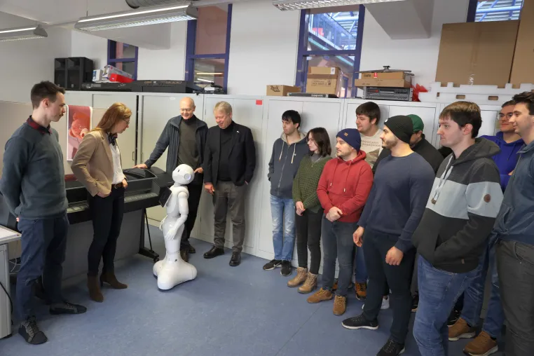 Bild: Kleiner Roboter wird Tourismusexperte