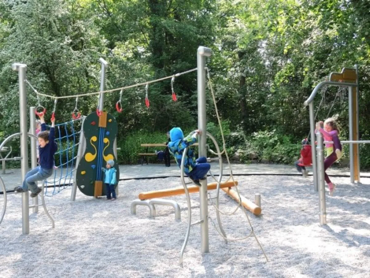 Das Notenrad-Kletterorchester im Volkshain Stünz. Foto: Werner Schneider